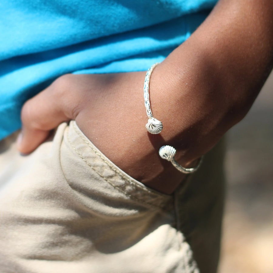 Extra Light Small Clam Bangle in Calypso Pattern - Bangle - Caribbijou Island Jewellery