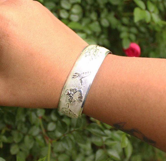 Wrist Band with Humming Bird and Hibiscus Flower - Bangle - Caribbijou Island Jewellery